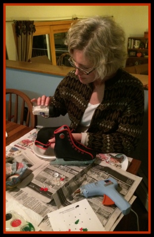 Andrea carefully dusts the glue-covered blades with glitter.