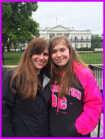 My daughter and I take a photo with the White House in the background.