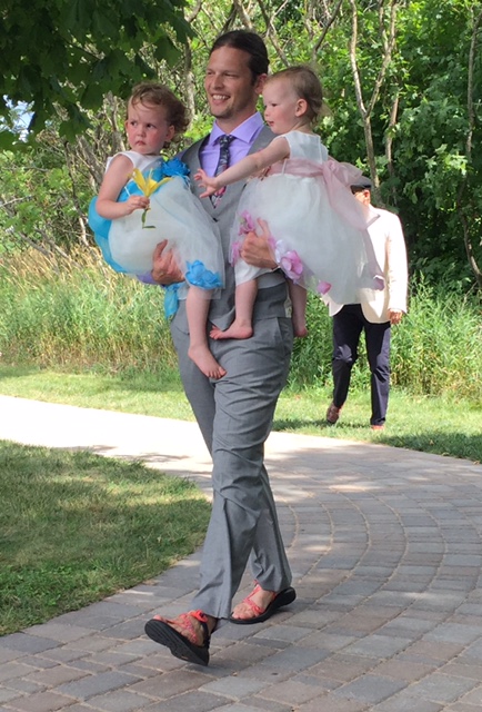 Evan entering the ceremony for the second time: best father and husband around!