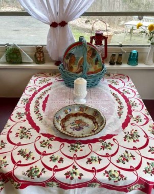 My friend Linda gave me this beauty for my glamper,  Gidget, for my birthday. I love how the colors tie everything together. Vintage linens were made strong and hold their charm!