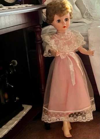 AE “Lady”, a “Grocery Store” doll