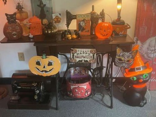 My favorite mix of old and new Halloween is found here, different pieces through out the years. Some are gifts from friends who know how much I love Halloween. 